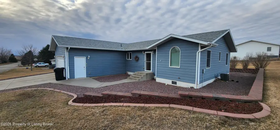 304 9th Avenue, Hettinger, ND 58639 - #2