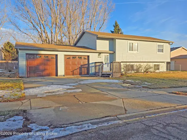 1548 1st Avenue E, Dickinson, ND 58601
