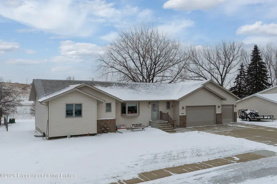 913 Heart Drive, Dickinson, ND 58601 - #2