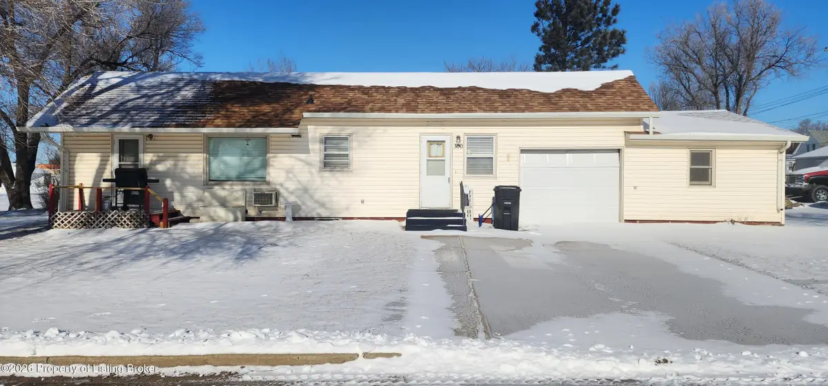 300 4th Avenue N, Hettinger, ND 58639 - Image #1