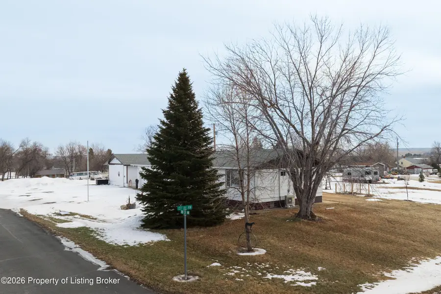 30 3rd Street Nw, Golden Valley, ND 58541 - #2