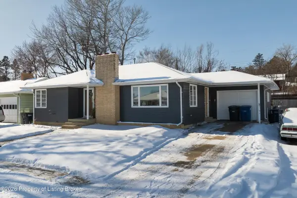923 4th Avenue W, Dickinson, ND 58601