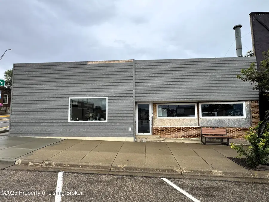 100 Main Street S, Hettinger, ND 58639 - Image #2