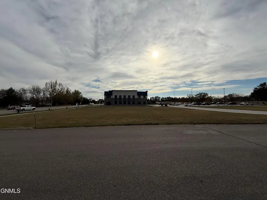 107 Buckskin Avenue, Bismarck, ND 58503 - #2