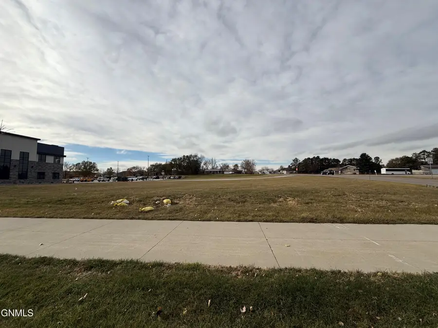 107 Buckskin Avenue, Bismarck, ND 58503 - #3
