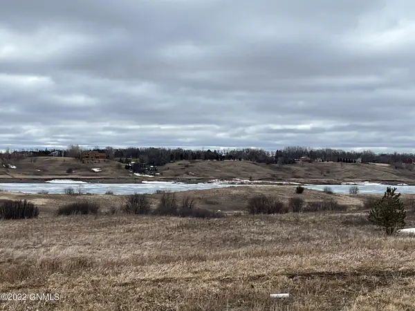 3076 Lakefront Drive, Jamestown, ND 58401