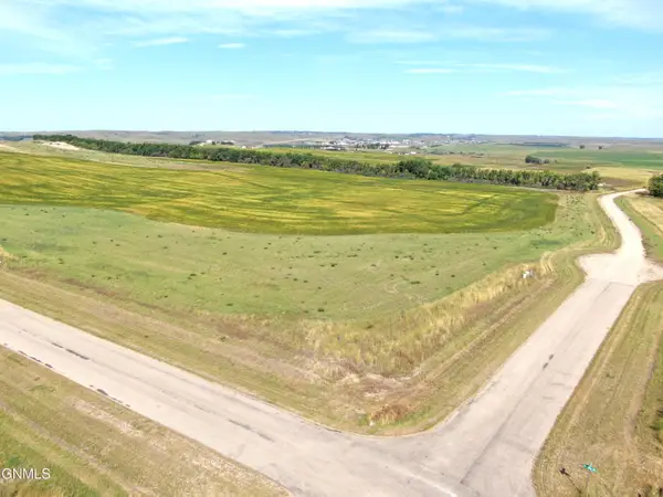 19004 Acadia Drive, Bismarck, ND 58503