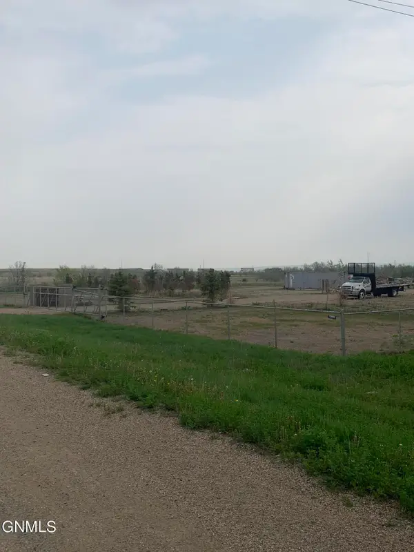 5622 Oil Avenue, Williston, ND 58801