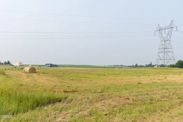 806 Apple Ridge Road, Menoken, ND 58558