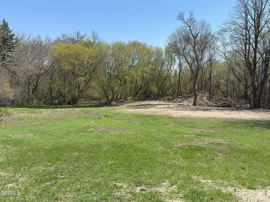 724 8th Avenue Nw, Jamestown, ND 58401 - #3