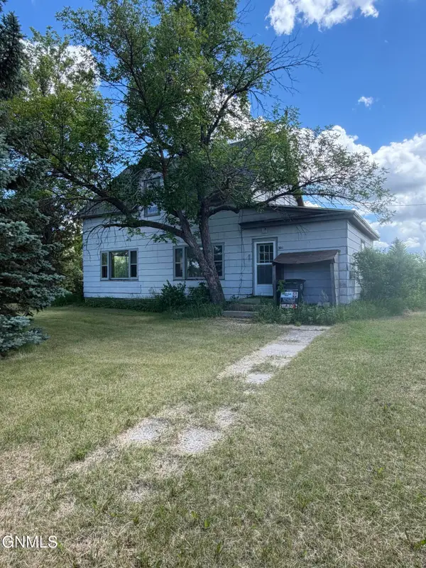 301 4th Avenue W, Columbus, ND 58727