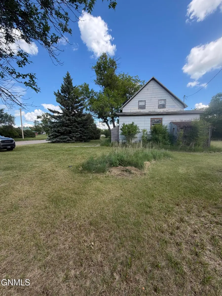 301 4th Avenue W, Columbus, ND 58727 - #2
