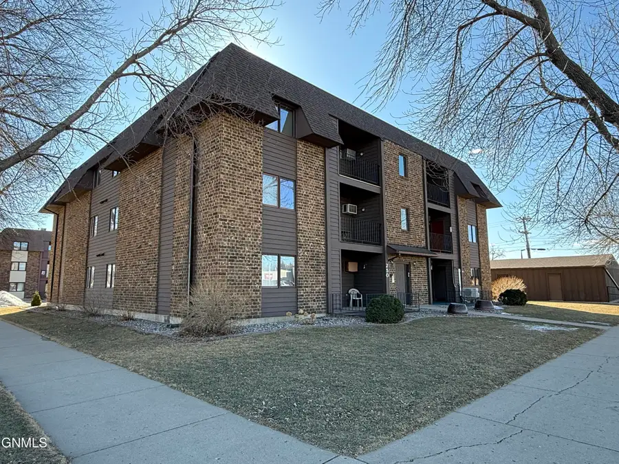 250 4th Street Ne #12, Valley City, ND 58072 - #3