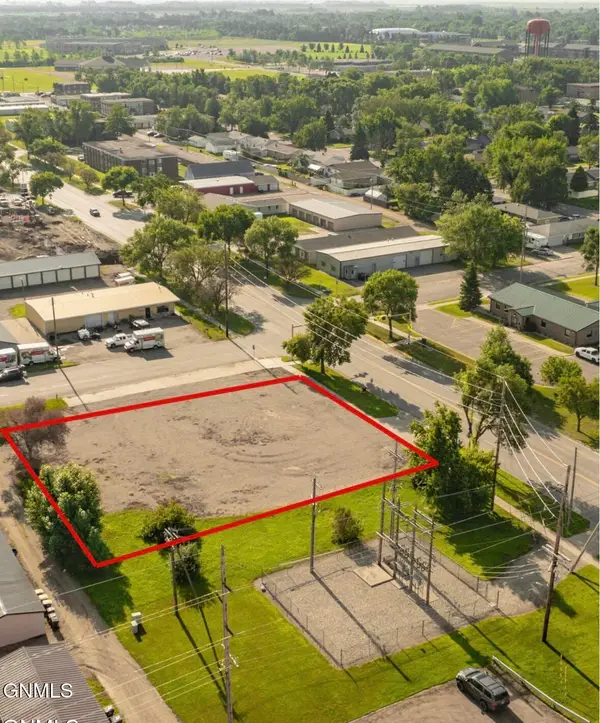 621 13th Street Ne, Jamestown, ND 58401