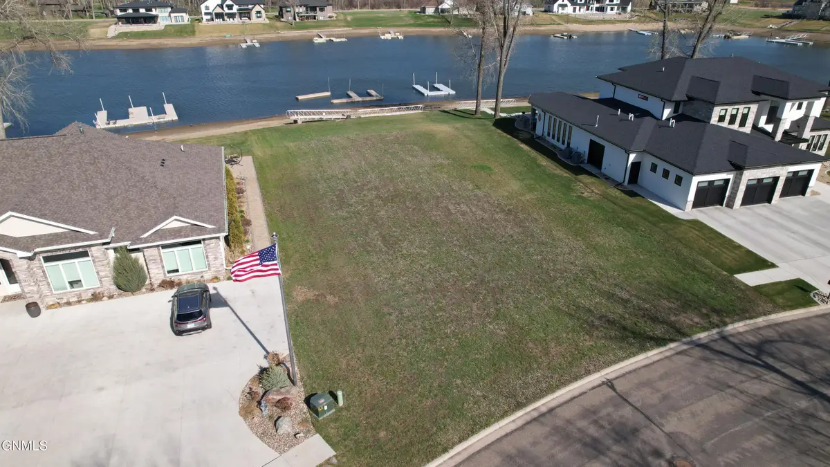 2819 Shoreline Circle, Bismarck, ND 58504 - #1