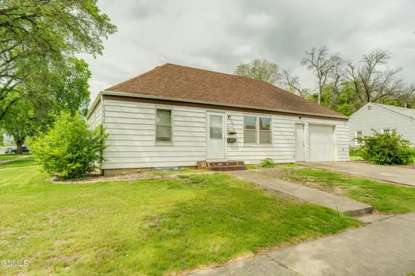 1002 F Avenue E, Bismarck, ND 58501