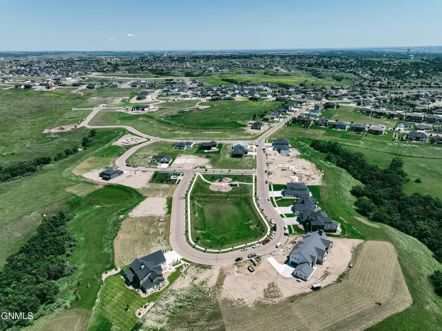 2811 Frisco Way, Bismarck, ND 58503 - #2