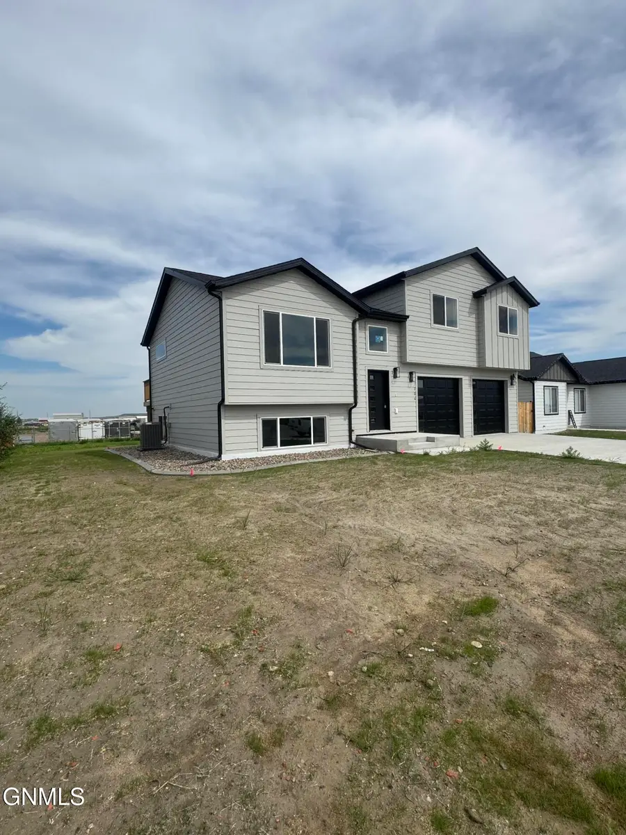 1206 9th Street Sw, Watford City, ND 58854 - #2