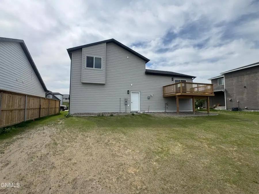 1206 9th Street Sw, Watford City, ND 58854 - #3