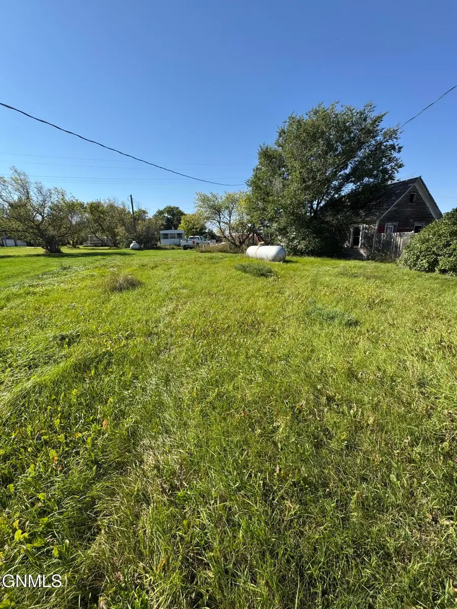 206 Washington Street, Noonan, ND 58765 - #3