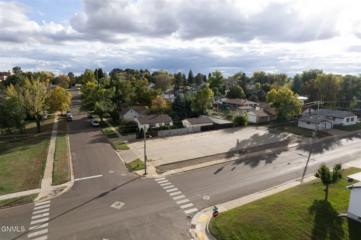 867 2nd Avenue W, Dickinson, ND 58601 - #1