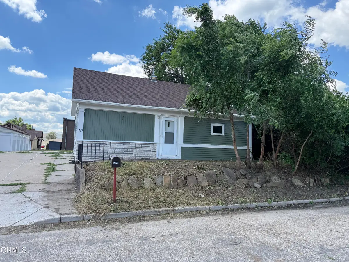 223 Front Avenue W, Bismarck, ND 58504 - #1