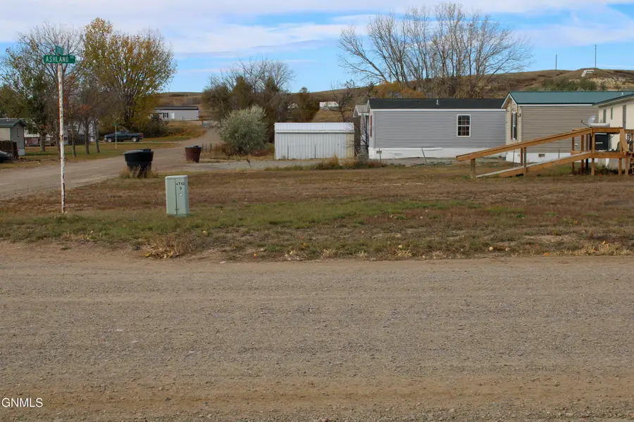 905 7th Street, Fairview, MT 59221 - #2