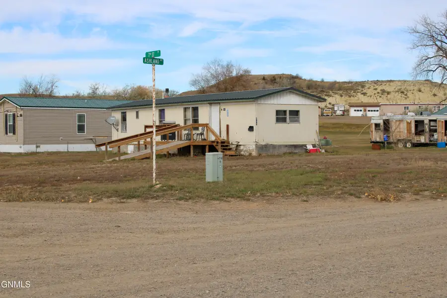 905 7th Street, Fairview, MT 59221 - #3