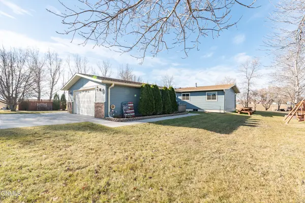 804 2nd Street Sw, Underwood, ND 58576