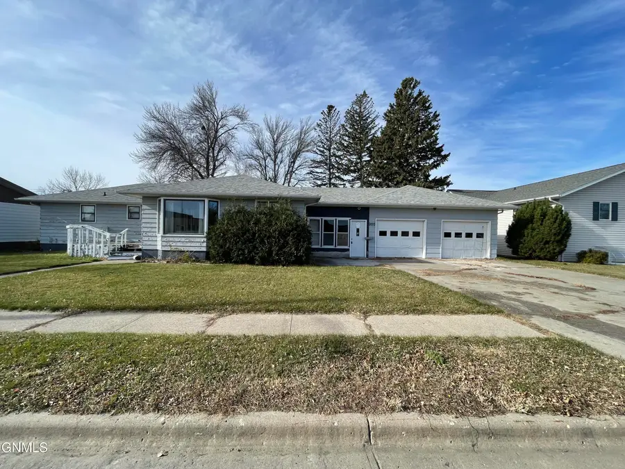 205 Badger Street S, Wishek, ND 58495 - #2
