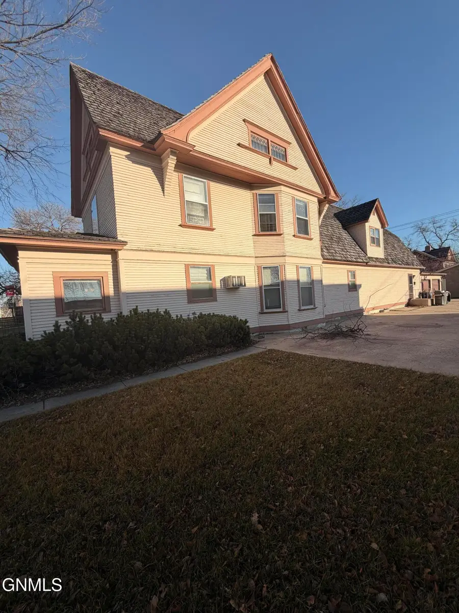 406 1st Avenue N, Jamestown, ND 58401 - #2