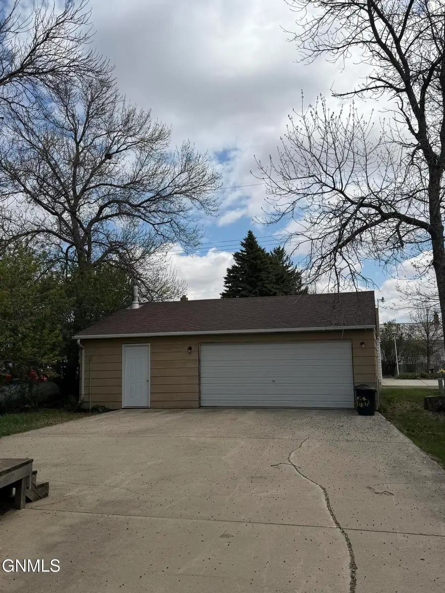 18 1st Street Ne, Crosby, ND 58730 - #2
