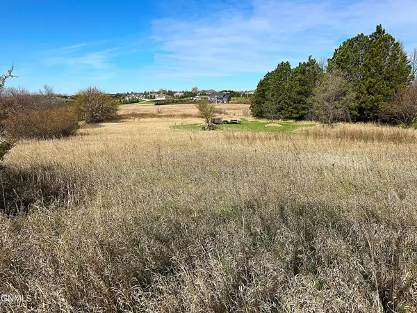 6800 Centennial Rd, Bismarck, ND 58503