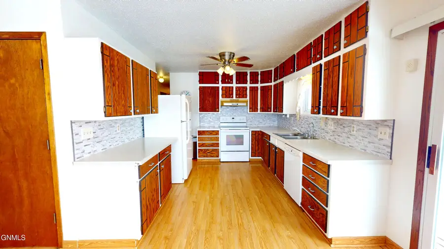 116 5th Street E, Napoleon, ND 58561 - #2