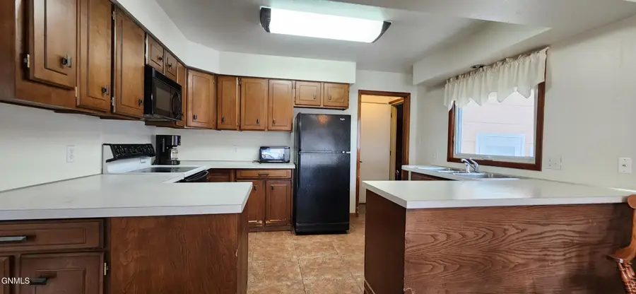 207 Roosevelt Avenue, Underwood, ND 58576 - #2
