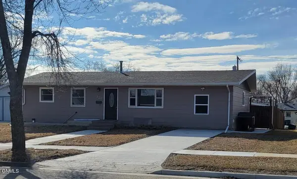 321 16th Avenue Ne, Jamestown, ND 58401