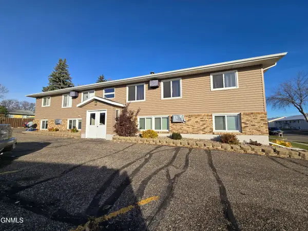 2406 N 8th Street, Bismarck, ND 58503