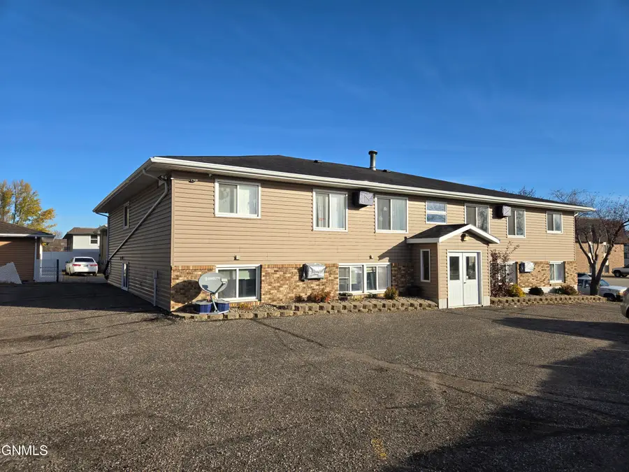 2406 N 8th Street, Bismarck, ND 58503 - #2
