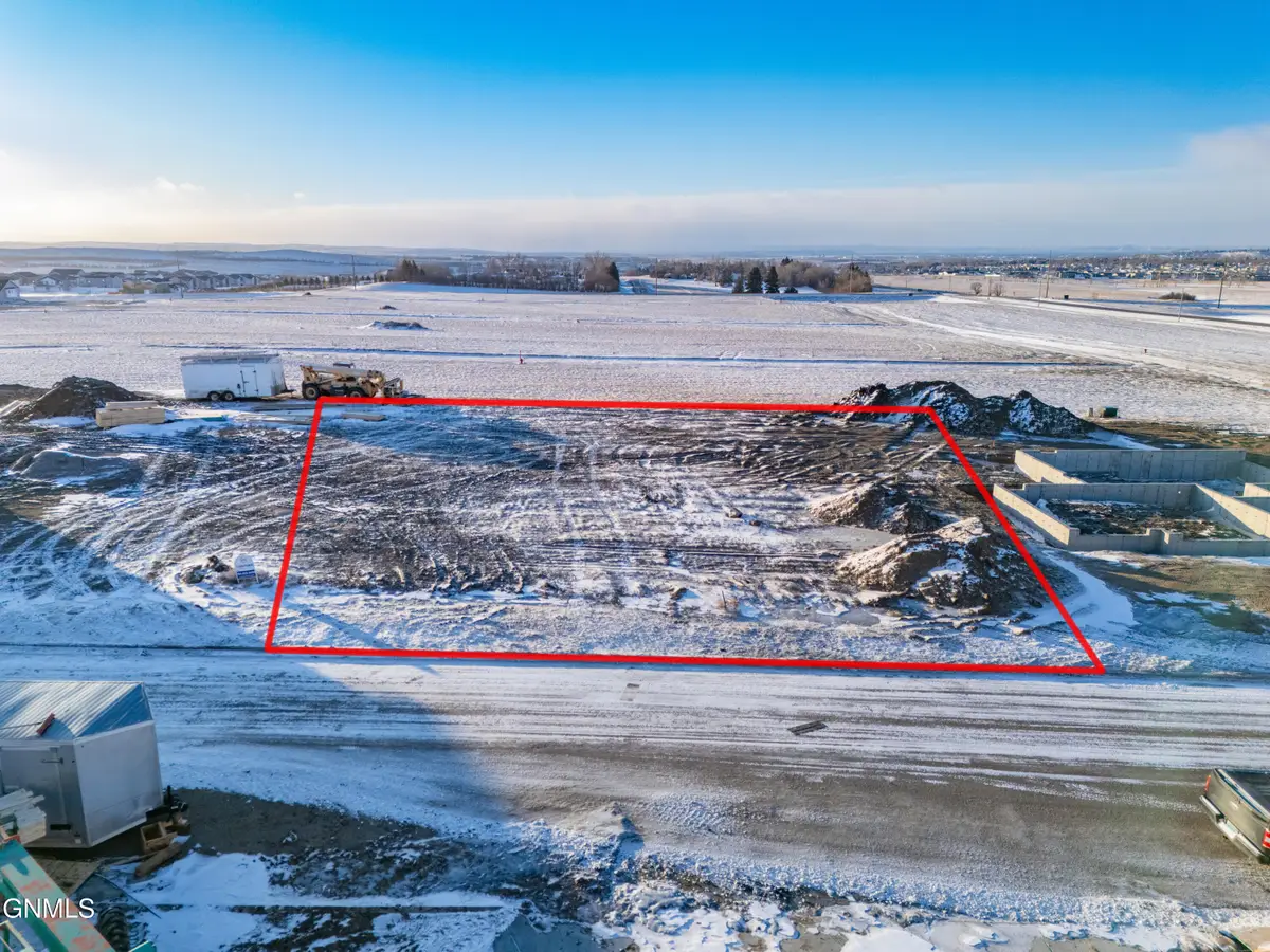 5321 Welder Avenue, Bismarck, ND 58503 - #1