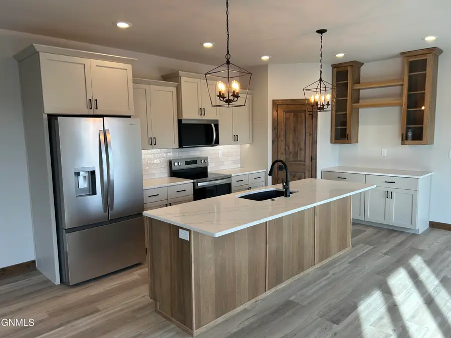 5303 Normandy Street, Bismarck, ND 58503 - #2