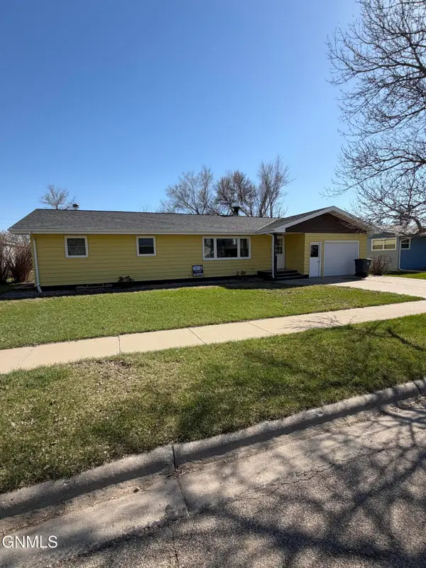 202 3rd Avenue Se, Crosby, ND 58730