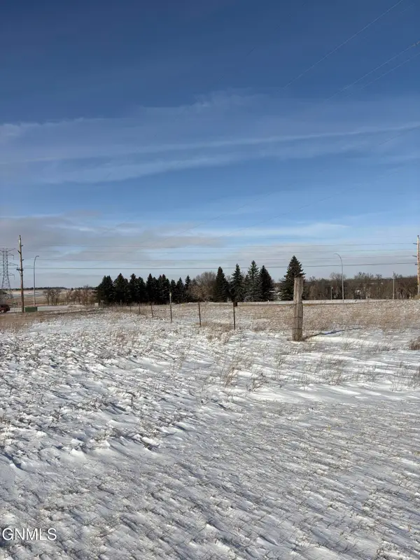 7035 Aurora Street, Bismarck, ND 58503