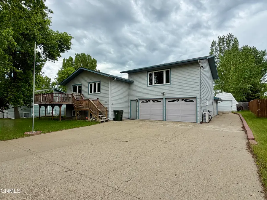 1023 Elbowoods Drive, Hazen, ND 58545 - #2