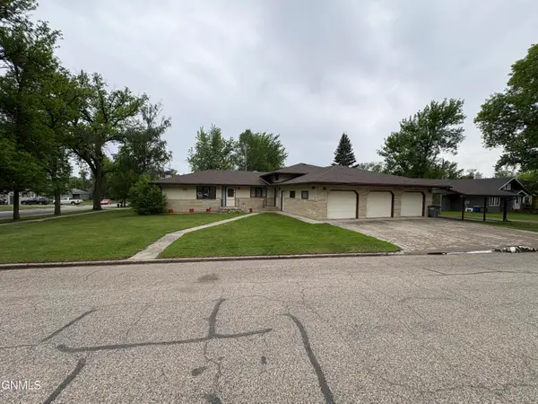 21 6th Avenue Nw #C, LaMoure, ND 58458