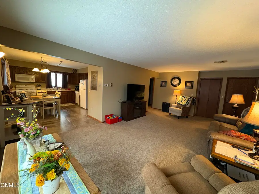 21 6th Avenue Nw #C, Lamoure, ND 58458 - #3