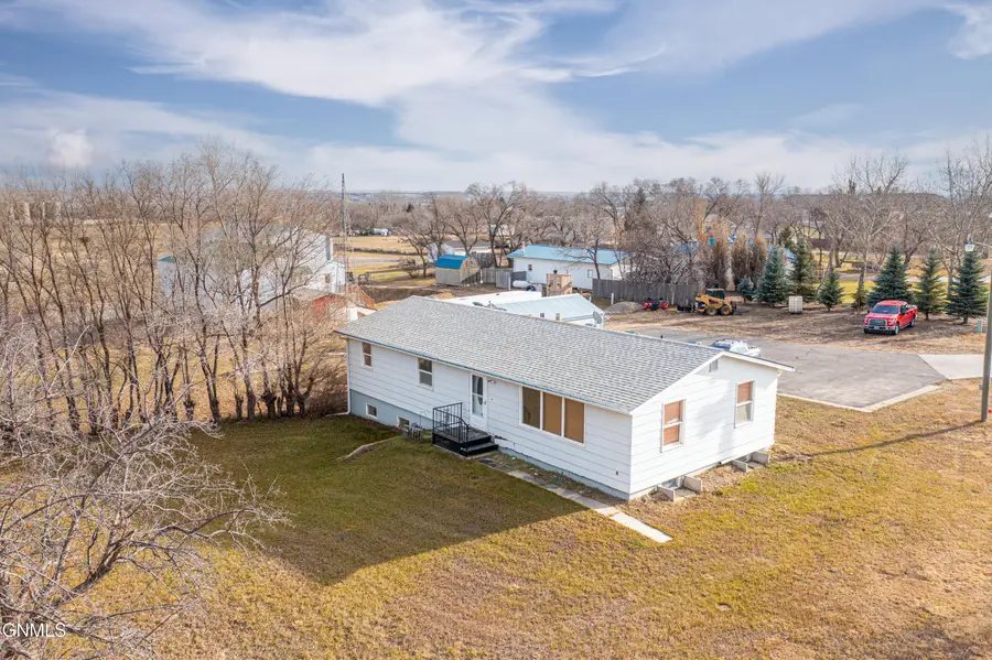 5704 16th Avenue W, Williston, ND 58801 - #3