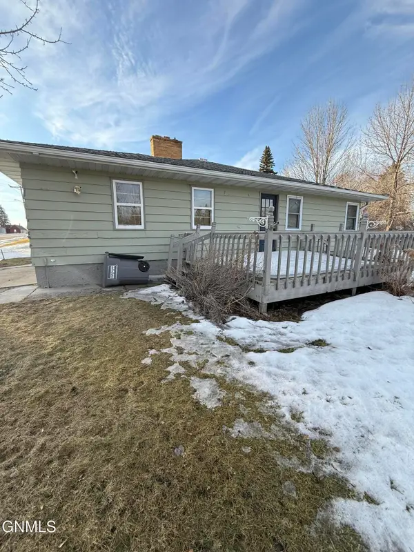 206 Elm Street E, Gackle, ND 58442