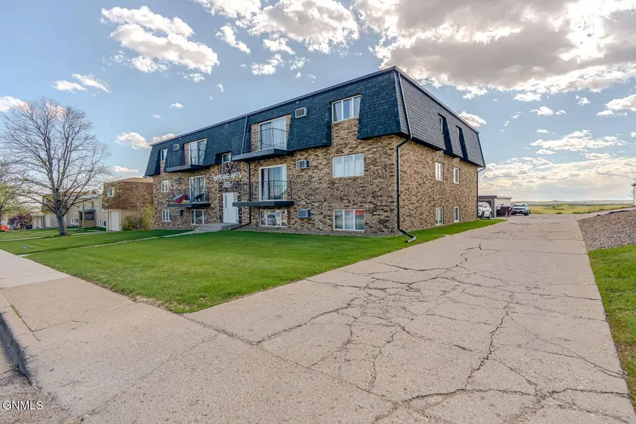 1505 9th Avenue Nw, Mandan, ND 58554 - #3
