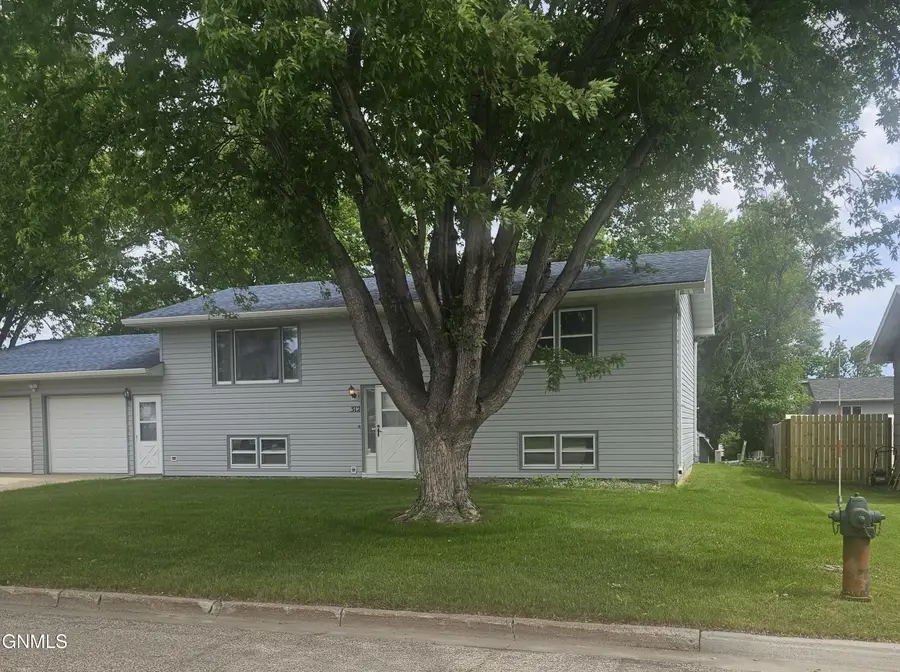 312 16th Street Sw, Jamestown, ND 58401 - #2