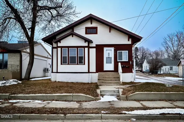 114 8th Avenue Nw, Minot, ND 58703